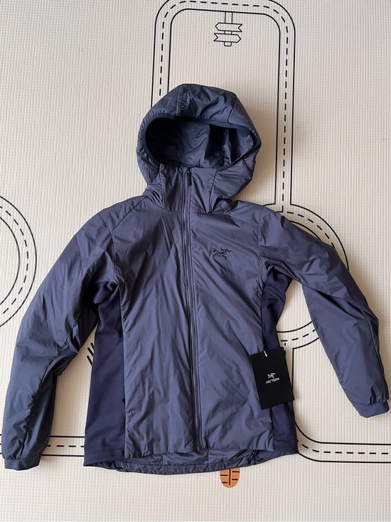 Arc'teryx Jackets & Blazers - Arc’teryx Atom Hoody in Dk Stratus / Blk Sapphire